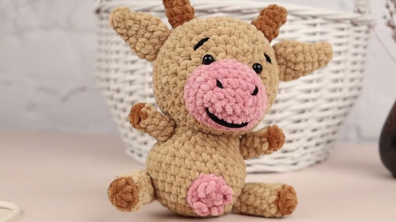 Chelse the Cow Amigurumi crochet kit