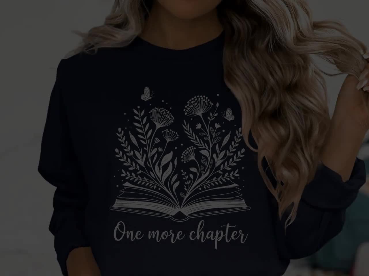 Maglietta Bookworm One More Chapter - T-shirt Donna Con Fiori E Libri, Regalo Per Insegnanti E Amanti Della Lettura