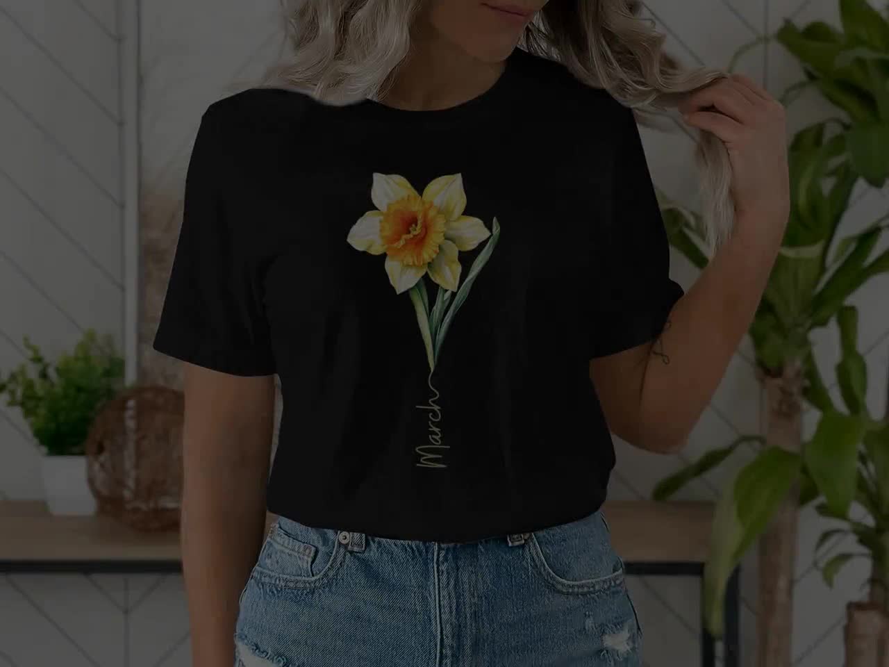 Daffodil / Spring Flower / Poster Print Style Design T-Shirt Daffodil / Spring Flower / Poster Print Style Design T-Shirt