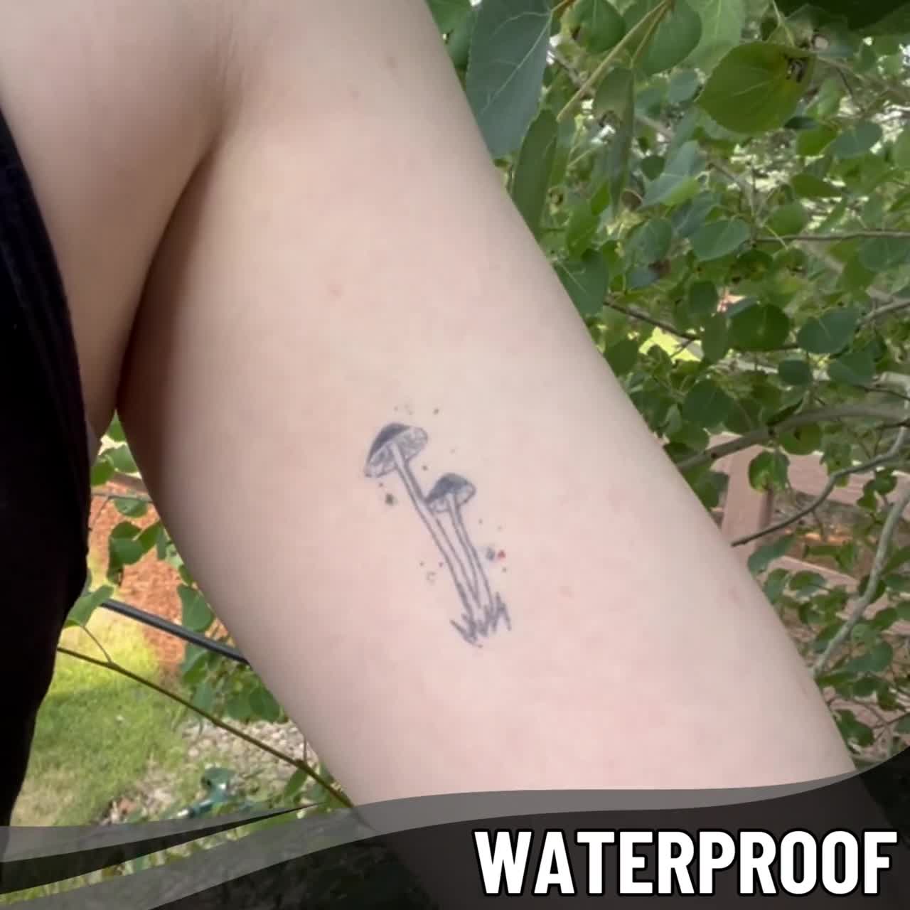 Tatuaje semipermanente "To Whatever End"/Trono de Cristal video poster