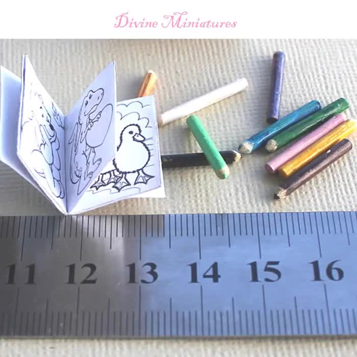 Libro para colorear en miniatura para niños, escala 1/12, decoración para casa de muñecas y lápices de colores falsos, envío AU video poster
