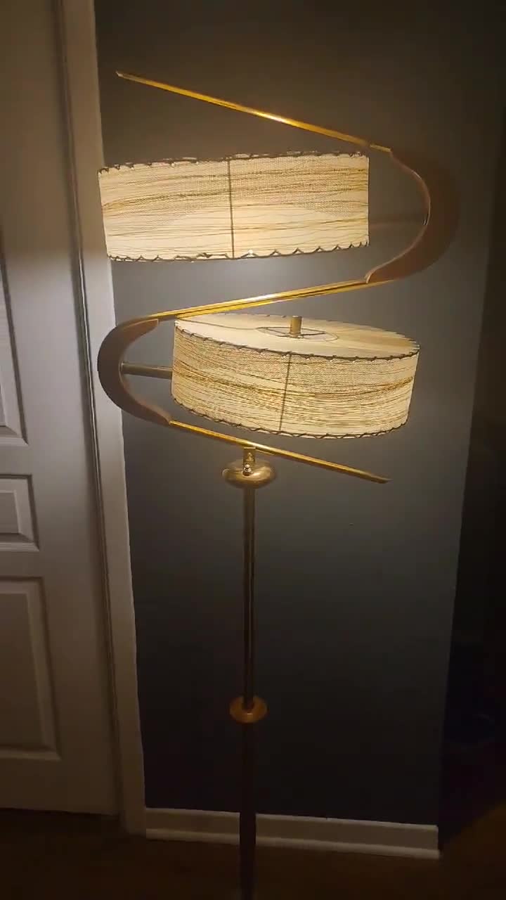 クラシックなミッドセンチュリーモダンパーチメントシェードフロア