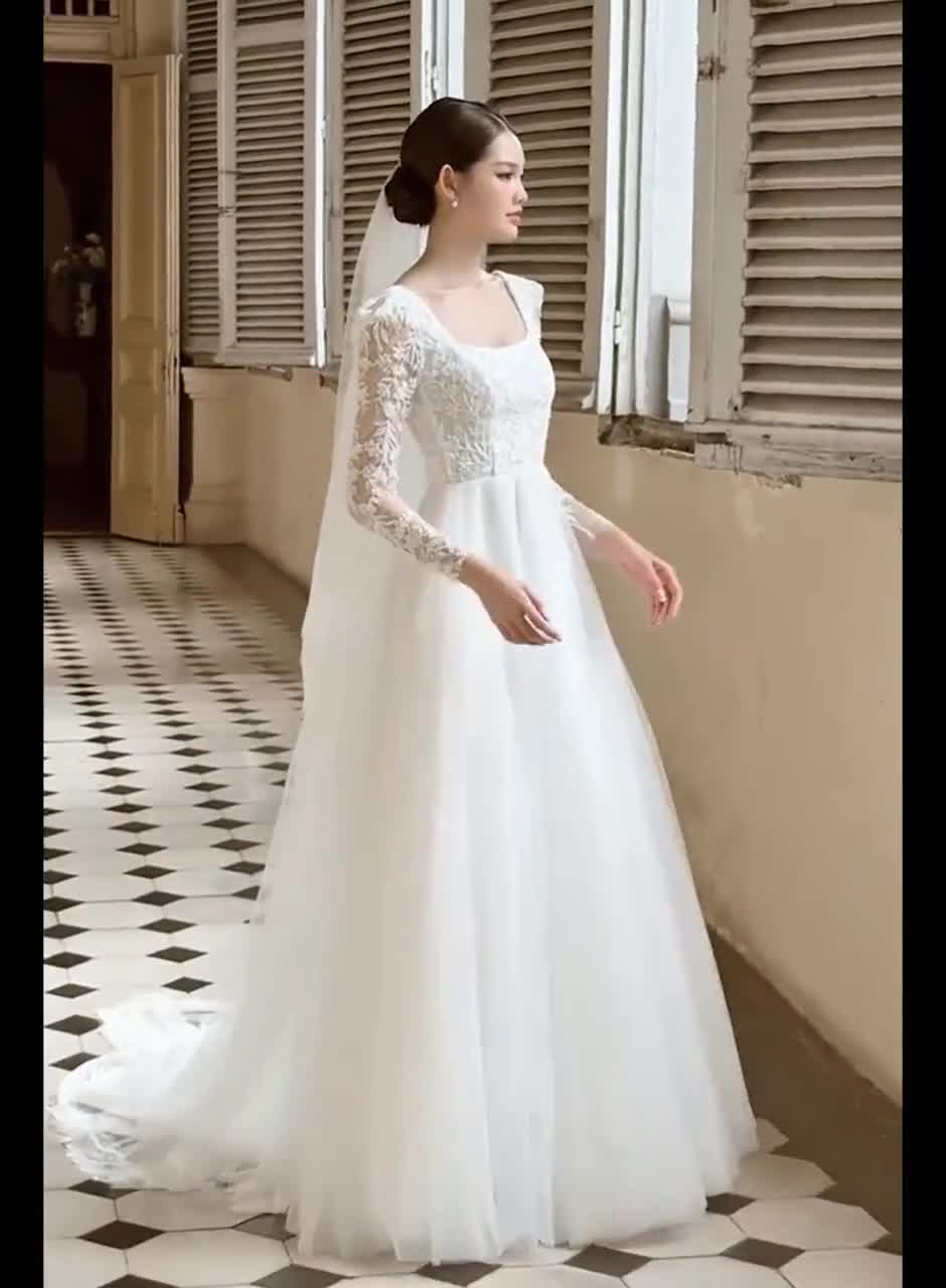 Style Empire Waist White Dress Sold: This Lovely 70s Poly Jersey Wedding Dress Is Now It Style Empire Waist White Dress Sold: This Lovely 70s Poly Jersey Wedding Dress Is Now It