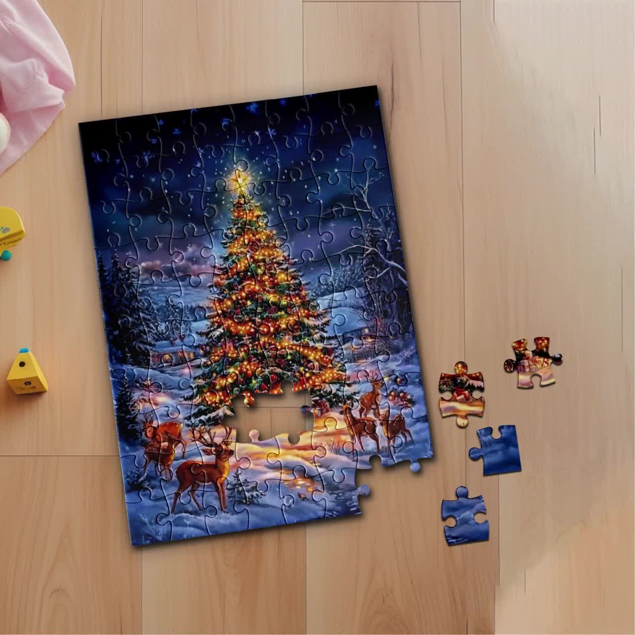 クリスマスパズル 雪原 クリスマスツリー 鹿で飾られ光る ホリデー
