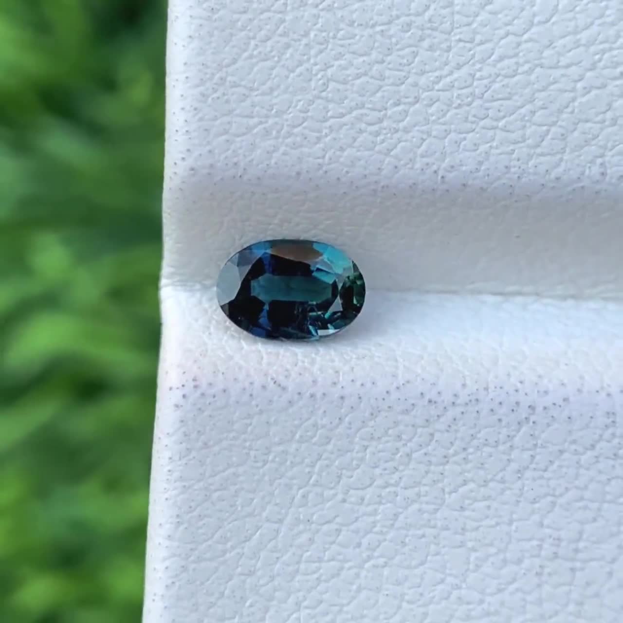 RARE !! SAPHIR BLEU VERT D'AUSTRALIE : 6 mm x 4.8 mm