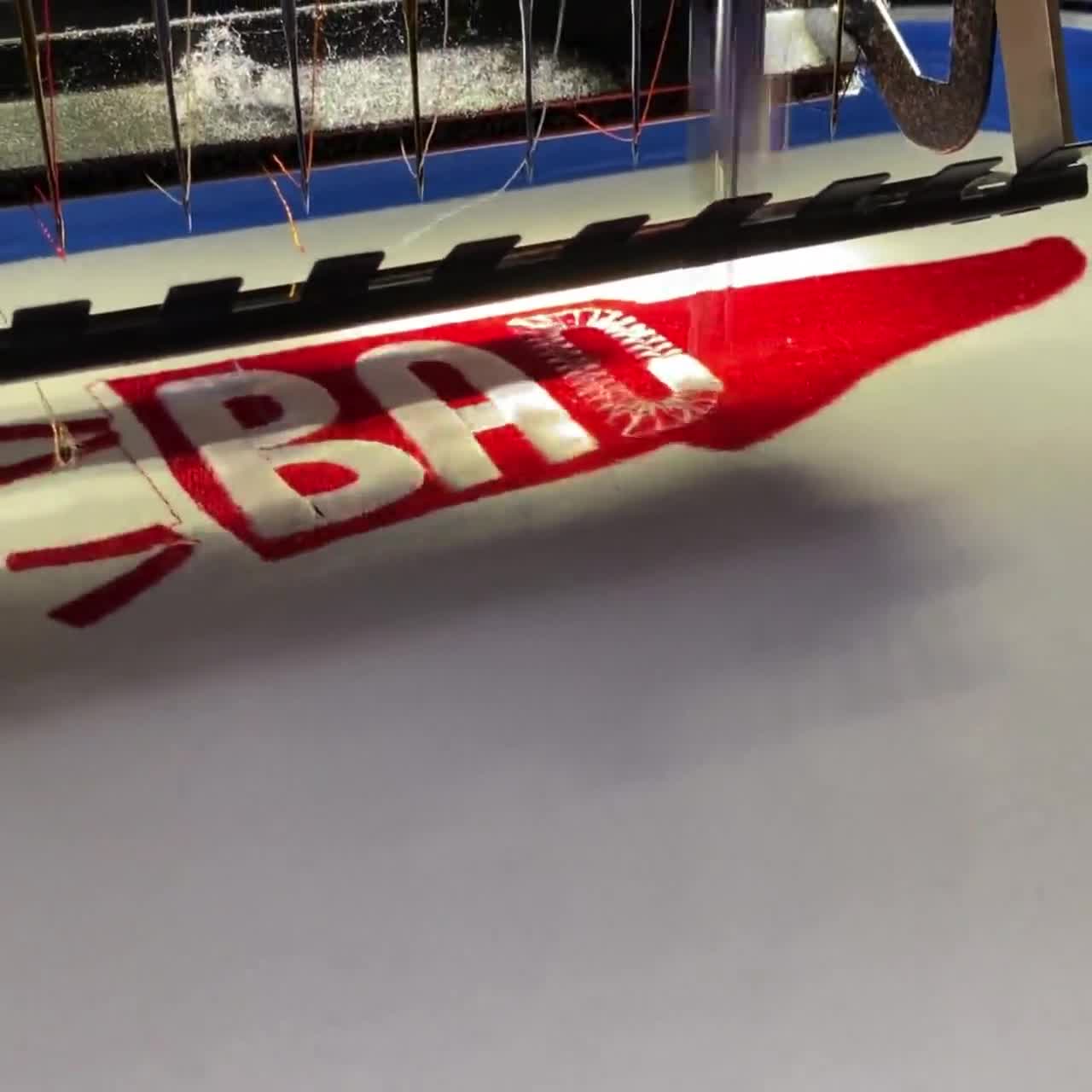 Sudadera con banderín bordado y nombre del equipo, camiseta con banderín bordado personalizada, sudadera con capucha personalizada para escuela secundaria y universidad, regalo para el día del partido y para amigos. video poster