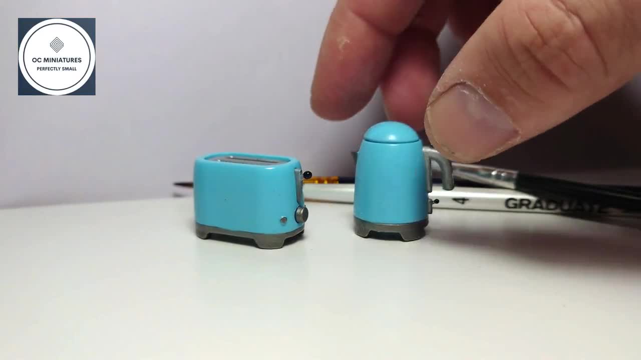 1:12 スケール - レトロ Smeg スタイル トースターとケトル