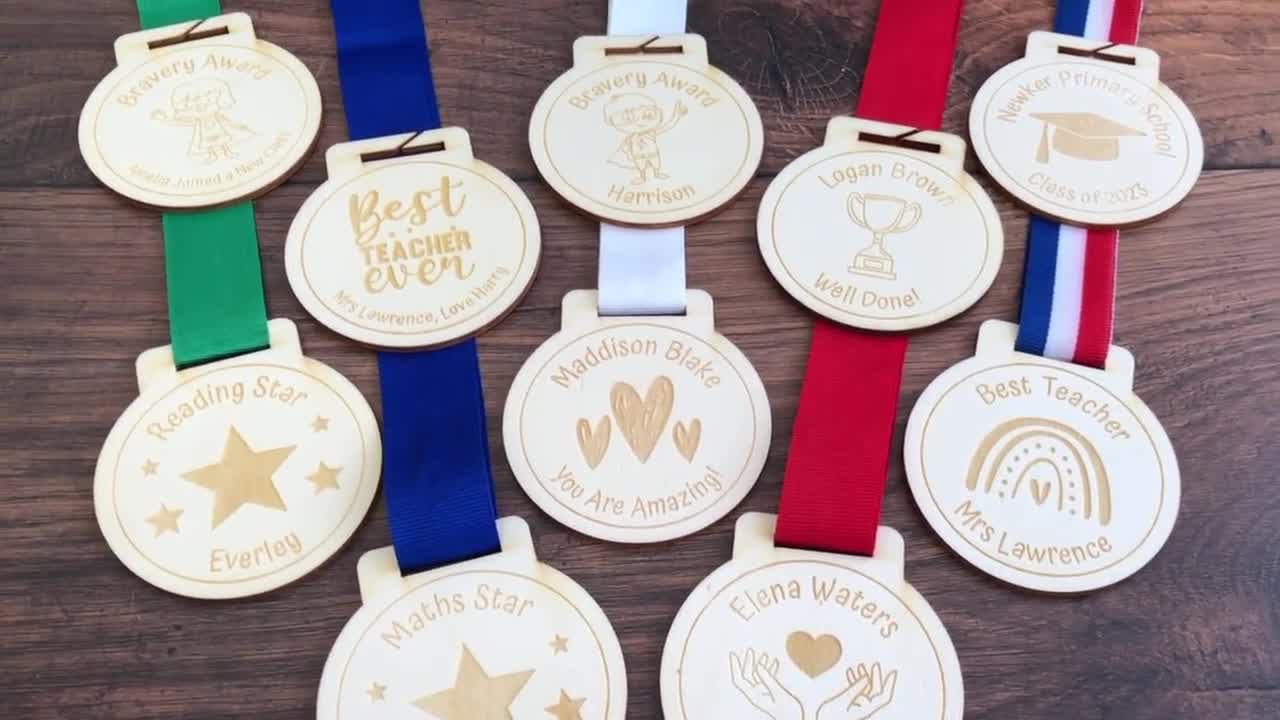 Medallas cumples  Medaillen basteln, Geburtstagskalender basteln