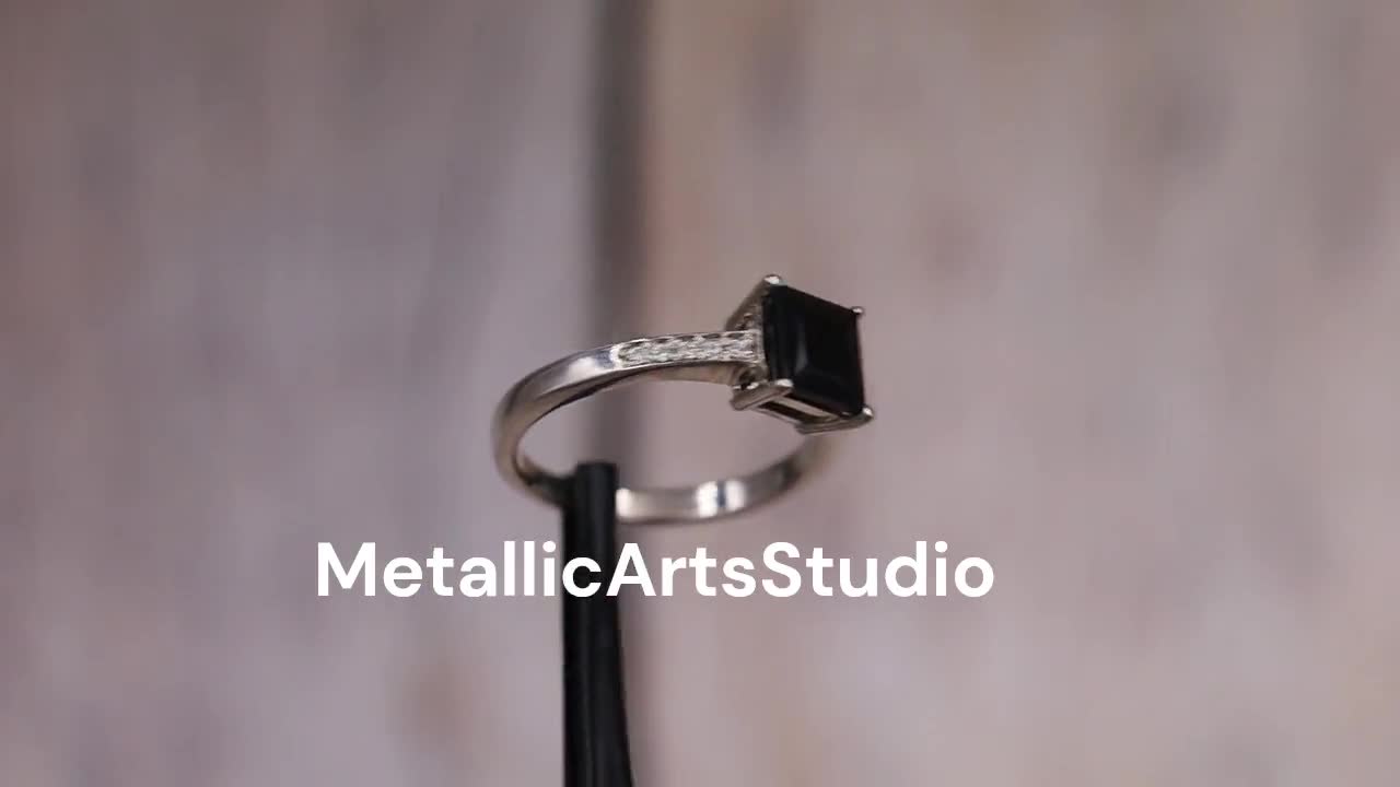 【Shapes Studio】MINIMALIST ZIRCON STACKINGリングセット Tiny Pyramid Studs Ring : Edged｜タイニー・ピラミッド