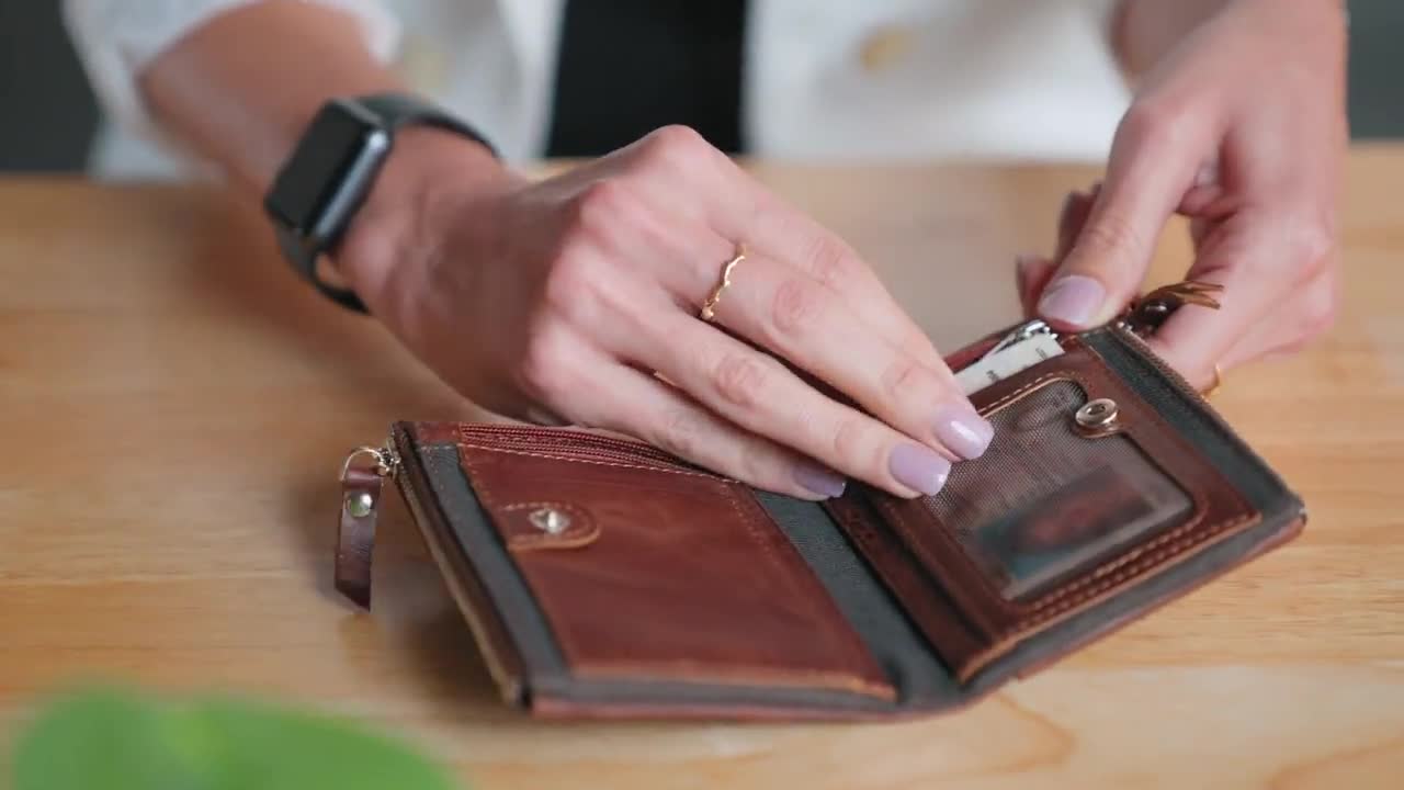 The Watch Guys Of Wallets Designed Super-Practical 'The Ridge' Wallets
