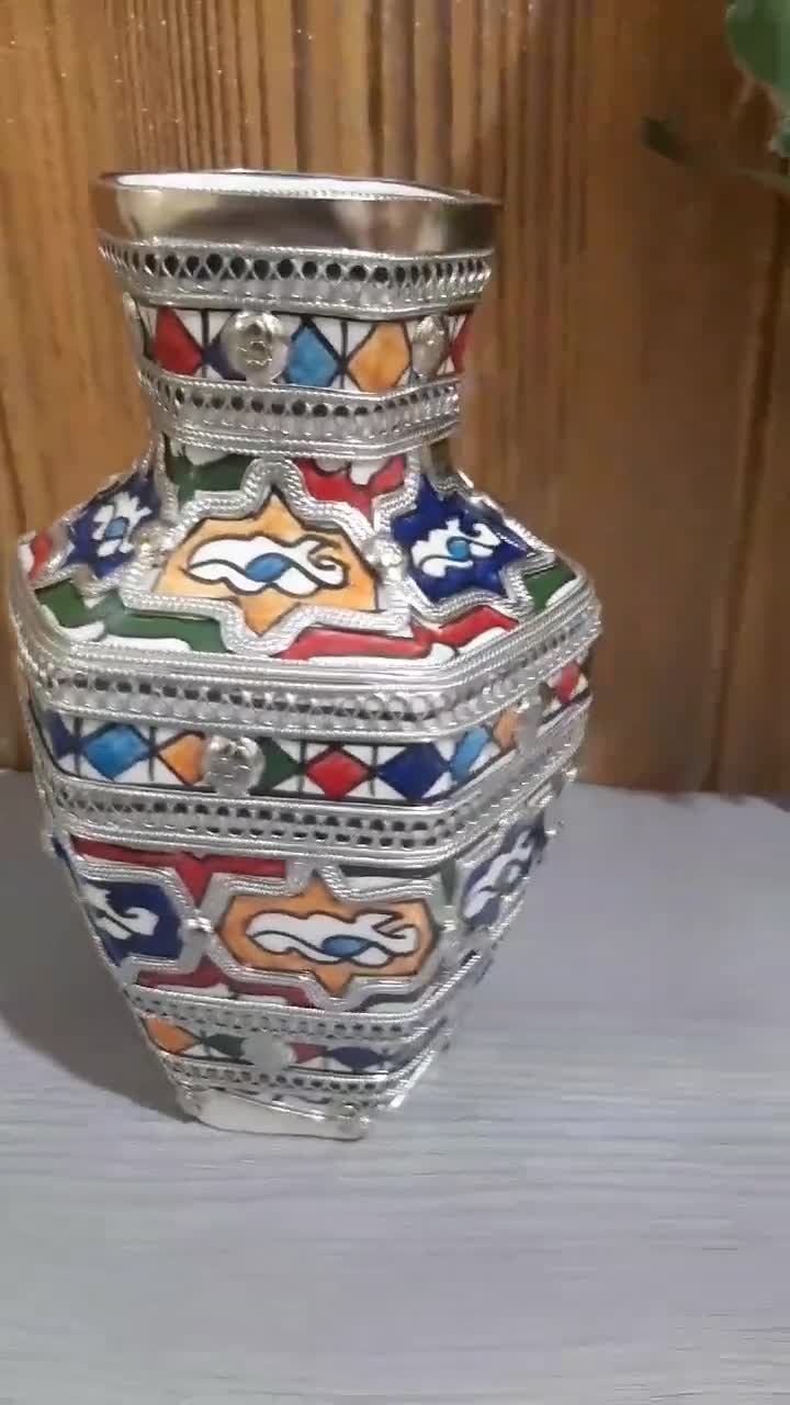 手作りのモロッコ・フェズ陶器花瓶：手描きのニッケルシルバー象嵌