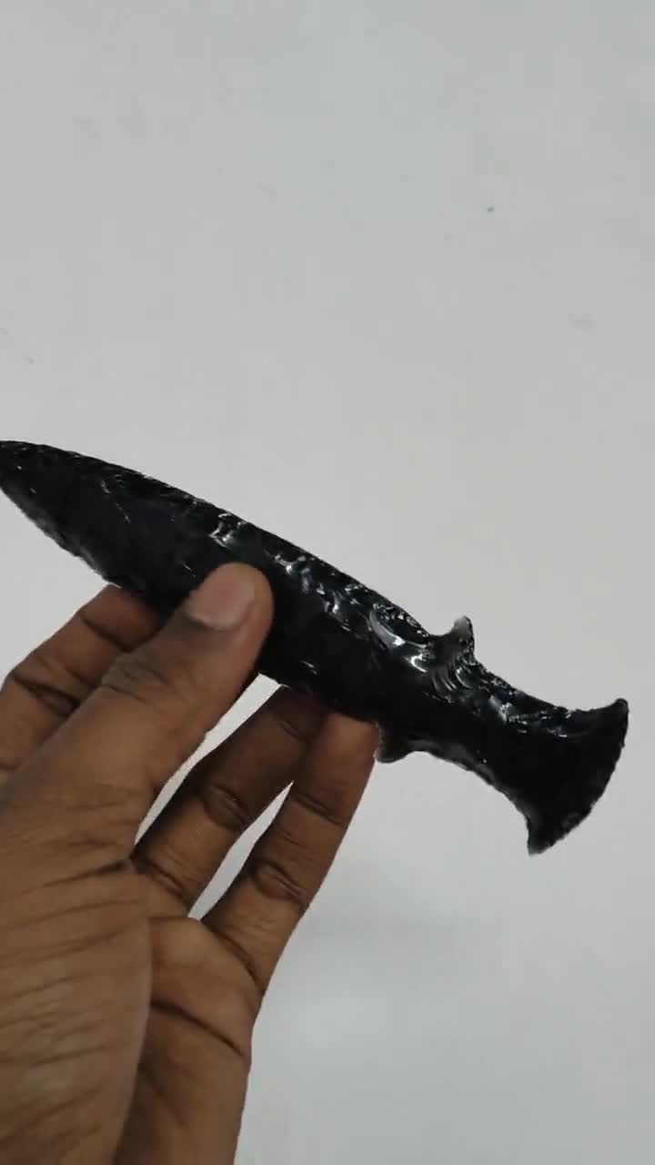 黒曜石のナイフ ○ナイフの一周全てが、刀です。古代人の知恵の逸品では。 黒曜石アタメ黒曜石ナイフ、男性用ハンドメイドナイフ、宝石