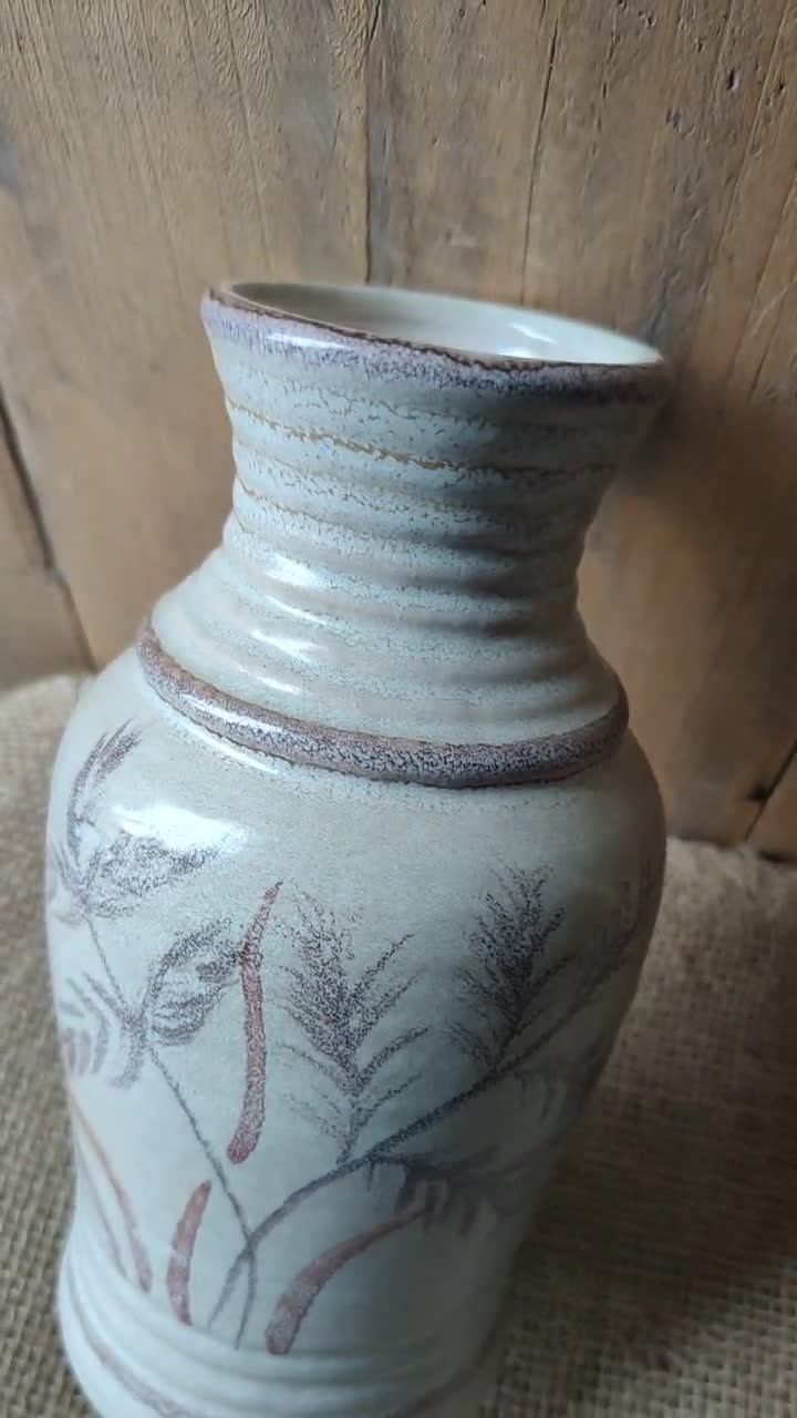 ヴィンテージ ベイ セラミックス 花瓶：西ドイツ陶器、ベージュの花