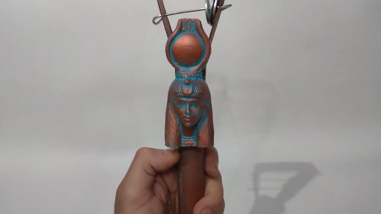 エジプトのハトホル・シストラム：神聖な儀式用楽器 - Etsy 日本