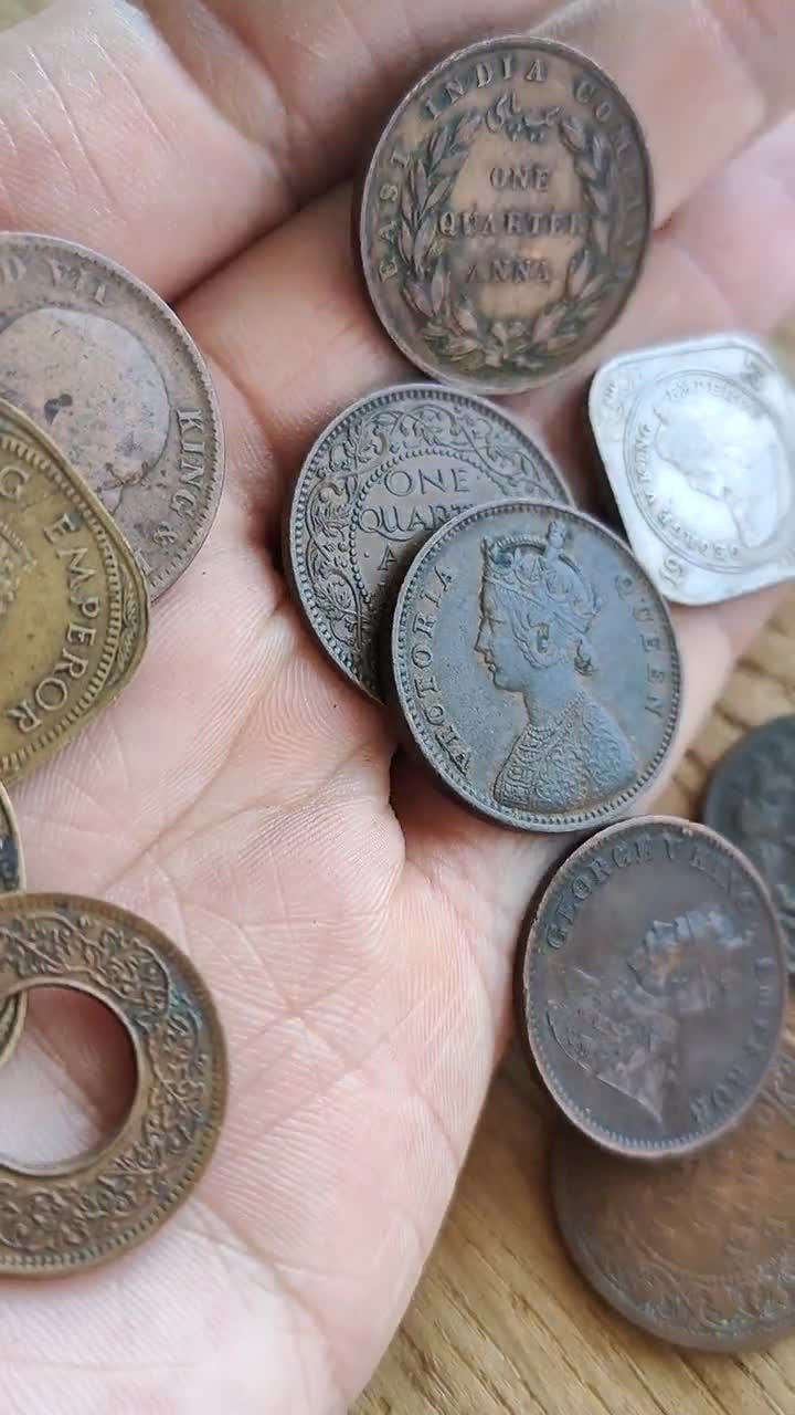 古いインドのコイン、希少なアンティークルピーアンナコレクション