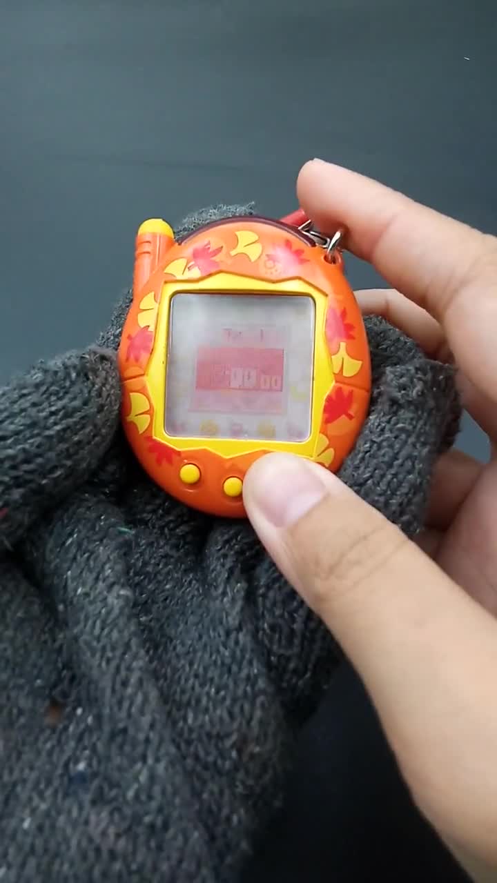 SKU B788P8898 | Tamagotchi Plus Orange Bandai - Etsy Canada