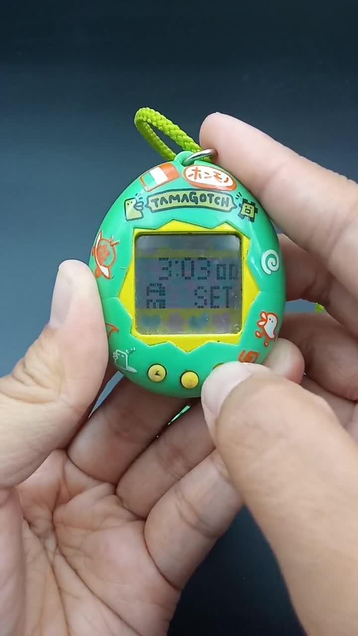 SKU B924P11741 | Tamagotchi P1/P2 Green Bandai Japanese Version