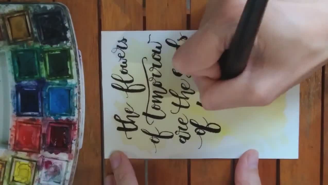 Tarjeta autodiseñada con handlettering y acuarela