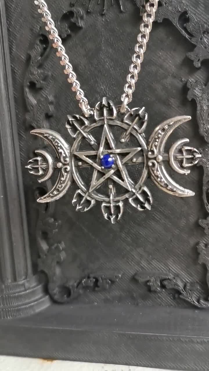 Collana VASSAGO Con Spada E Pentacolo – Tripla Luna Dea In Acciaio Inox, Gioielli Wicca Pagani Per Uomo E Donna