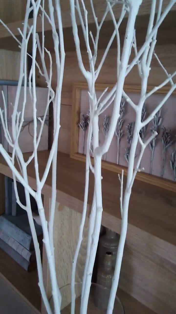 Rami di alberi lunghi dipinti di bianco Stile scandinavo arredamento casa  rustica camera decorata idea per festa di nozze bosco alto tavolo centrale  -  Italia