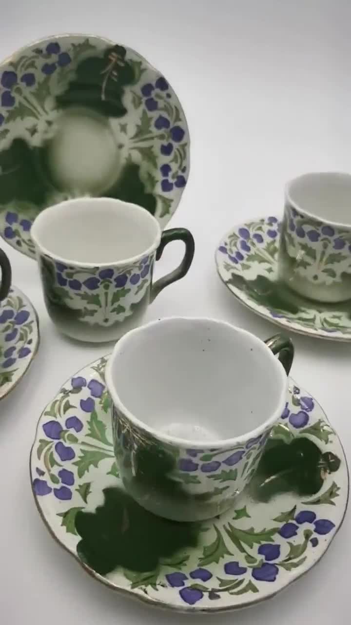 Antiche tazze da caffè con piattino, decoro stile Art Nouveau, fiori viola  su fondo verde, Choisy Le Roi, tazzine da caffè da collezione -  Italia