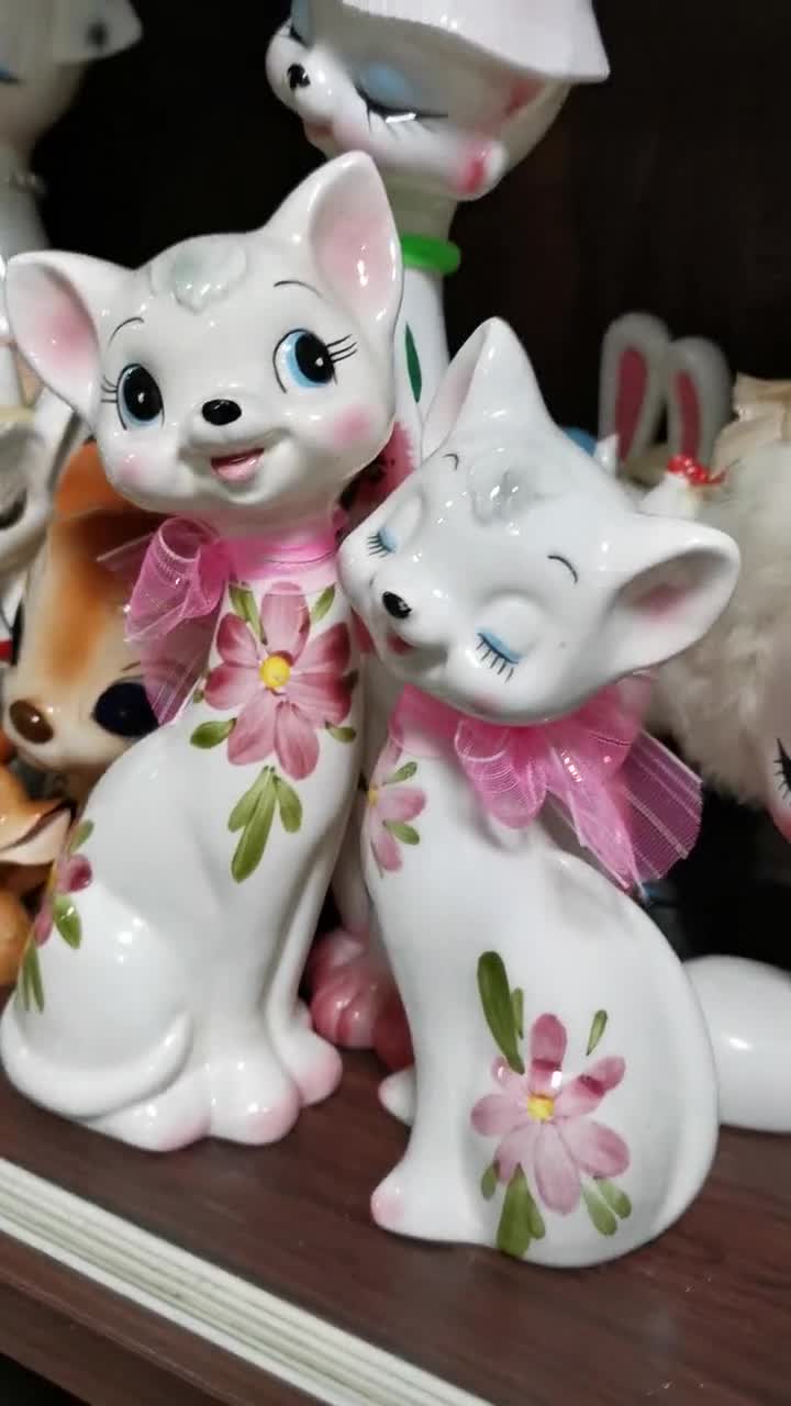 Figurine e soprammobili vintage giapponesi in ceramica kitsch con grandi  occhi rosa gattino gatto giappone -  Italia