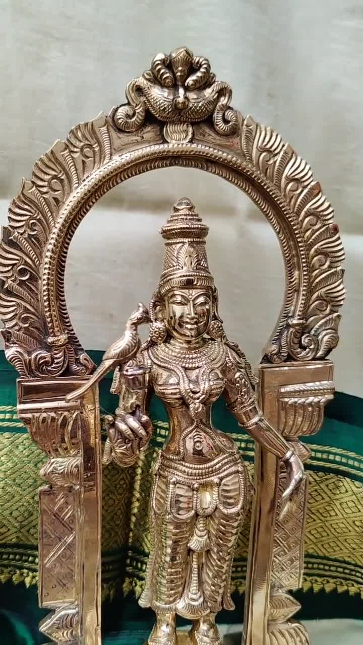 Panchlogam Paavai Lamp 12 or Lakshmi Deepam copper Diya, Traditional  Vilakku, Diya for Pooja, Handmade From Swamimalai -  Canada