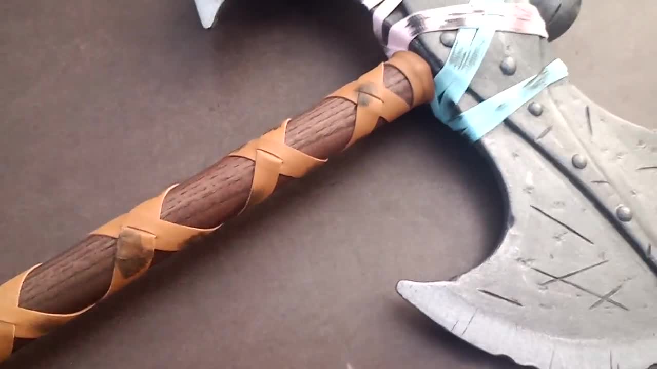 Cómo entrenar a tu dragón. El hacha de Astrid. Madera contrachapada.  Accesorio de cosplay.