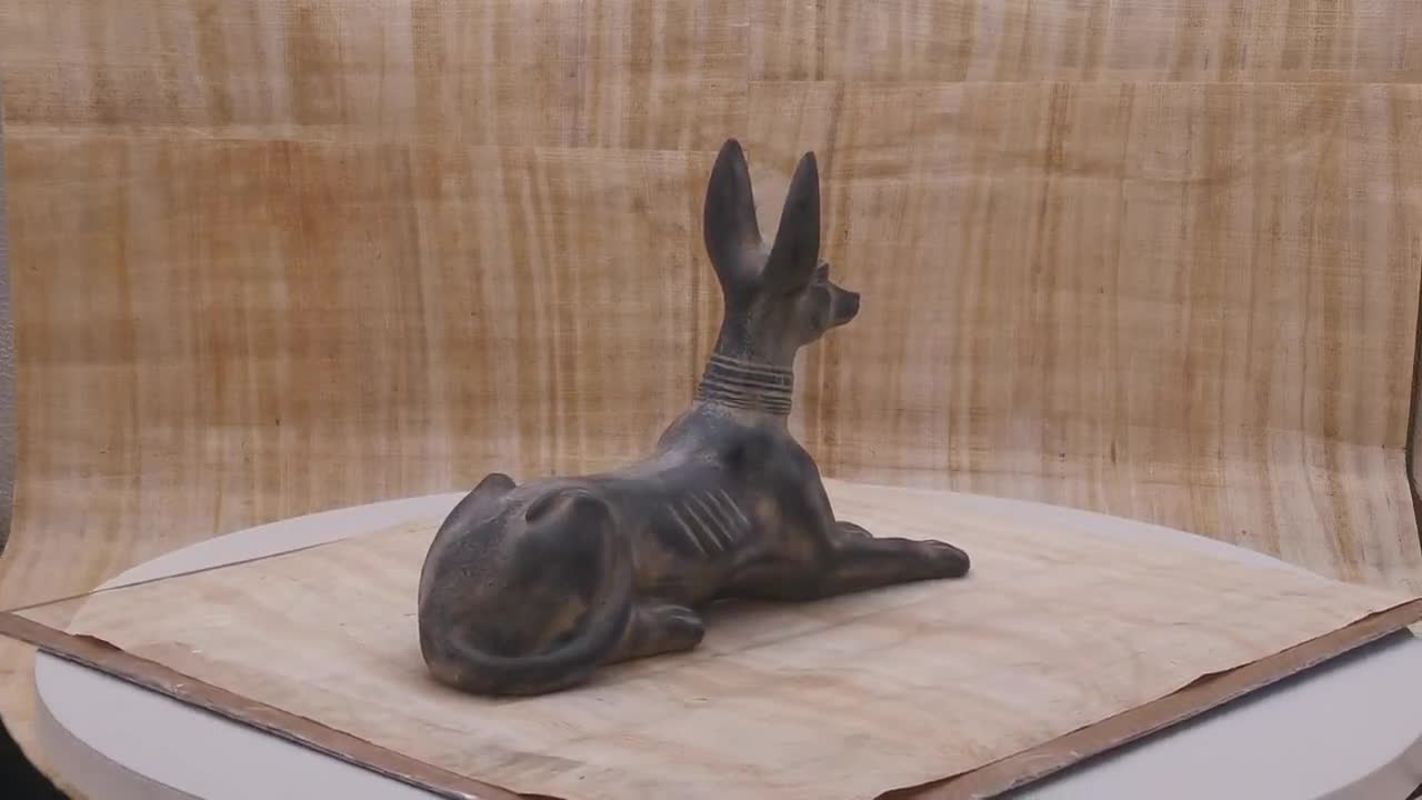 アヌビス犬ジャッカルの置物エジプトの神の像エジプト製の黒い石 