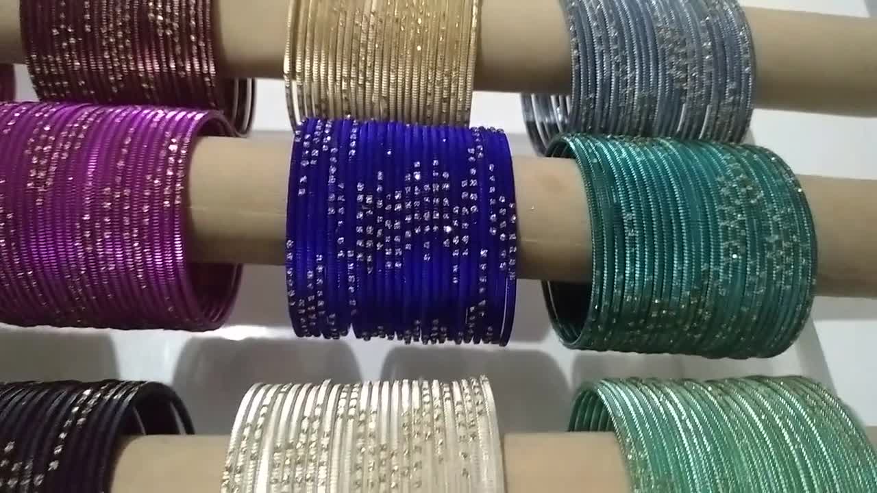 Ultimi colori Braccialetti in metallo glitter colorati per bambini /  Braccialetti colorati / Braccialetti indiani / Dozzina di braccialetti /  Bracciale rigido con finitura opaca -  Italia