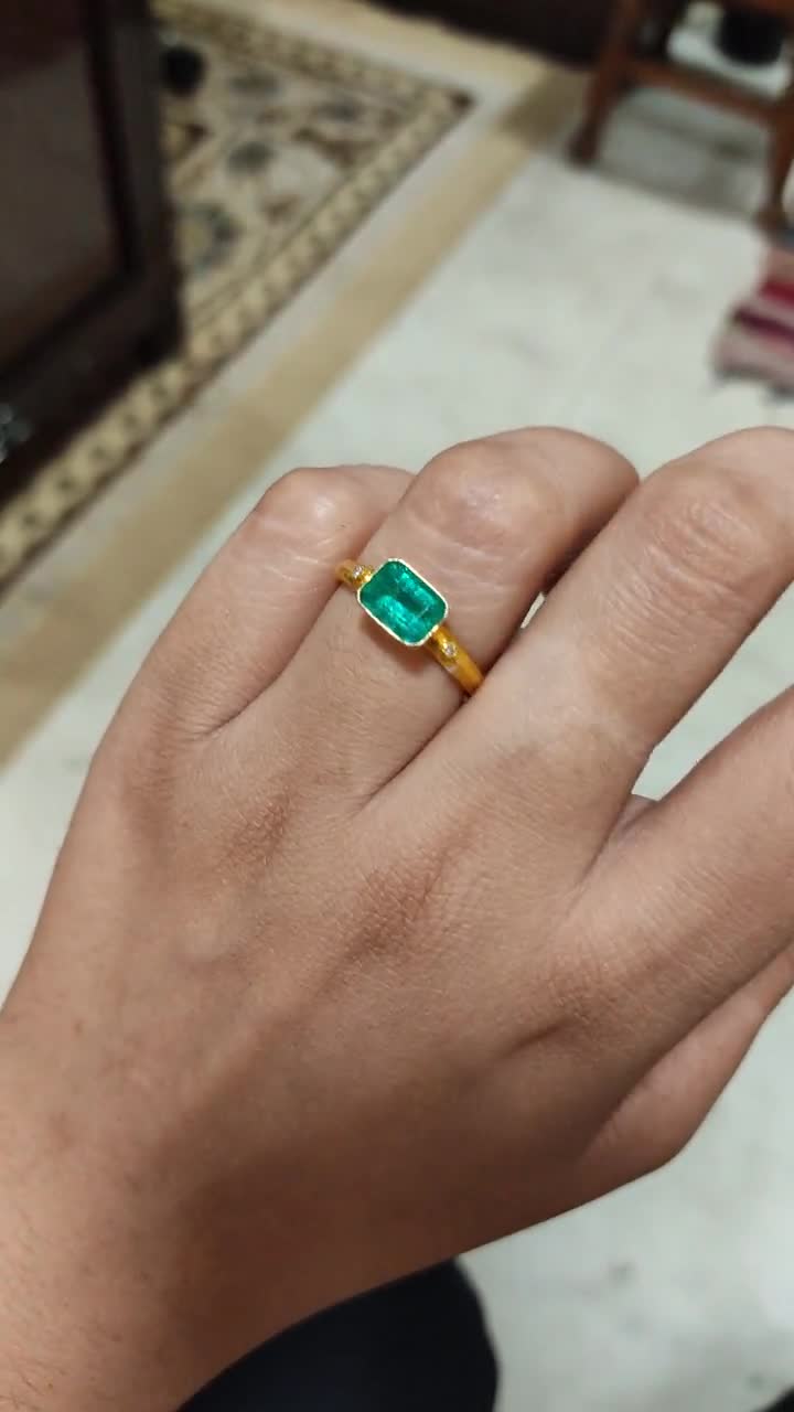 1 Carat Emerald and Baguette Diamond Halo Ring in 14k Gold – ASSAY