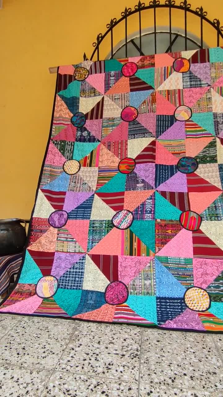 BARRILETE. Colorful Twin Size Huipil Quilt for Bed Guatemalan Twin Size  Patchwork Quilt Handmade Upcycled Twin Size Quilt - Etsy 日本