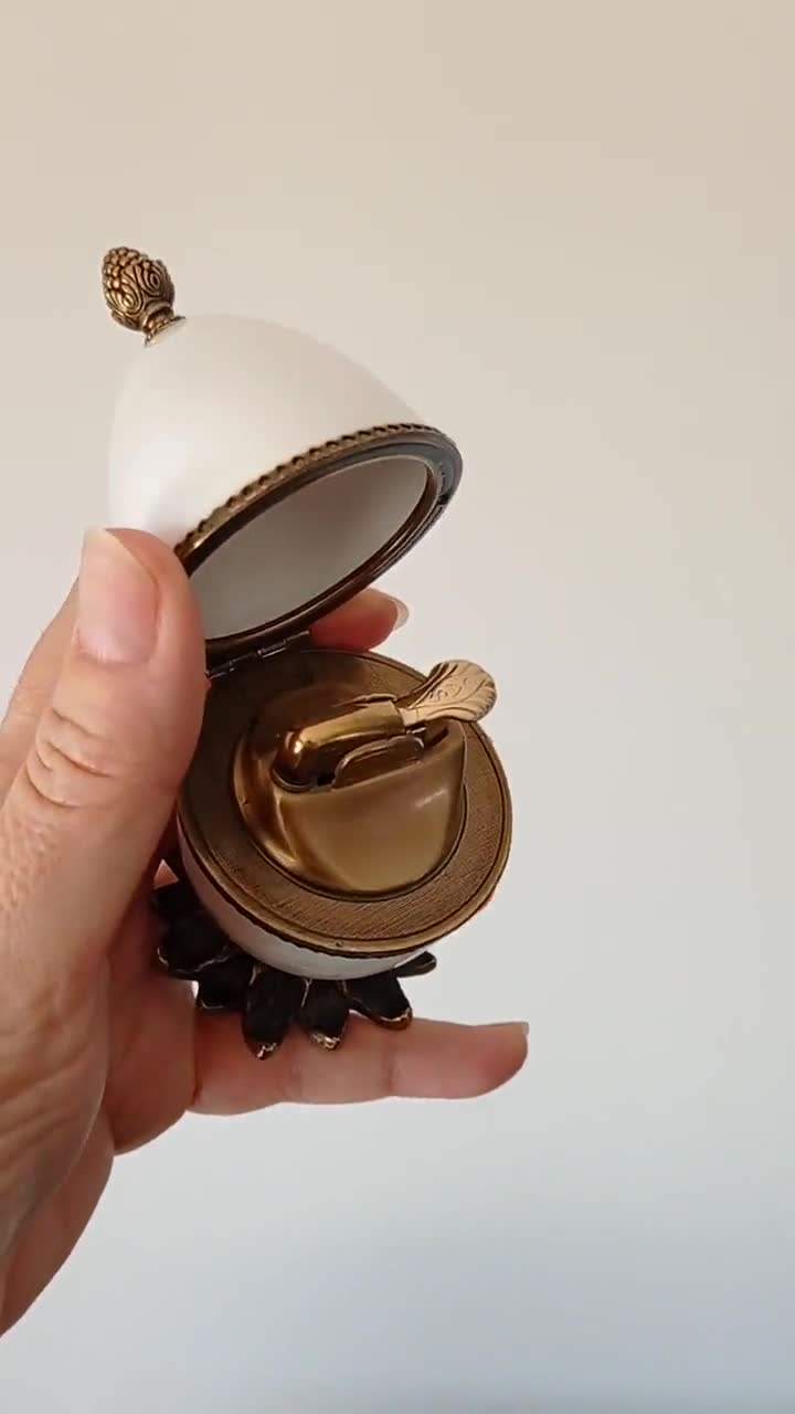 Vintage EVANS USA Egg Shaped Table Lighter From the 50s