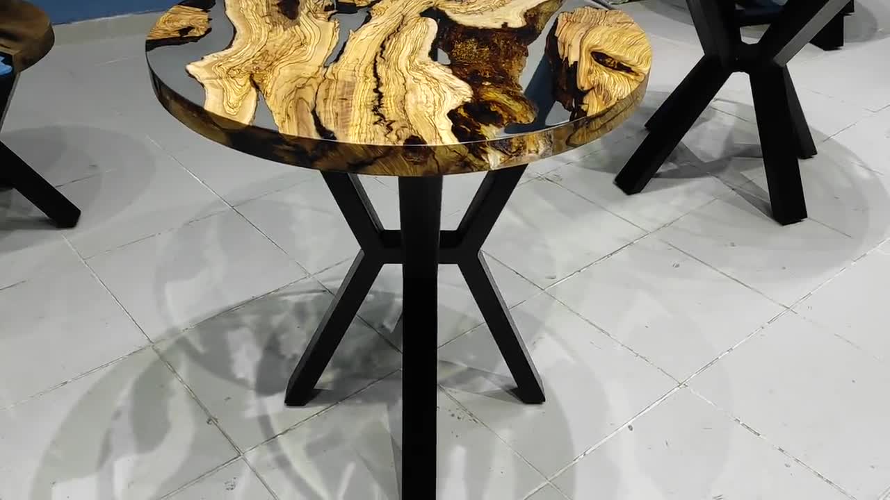 Benutzerdefinierter 30-Zoll-Olivenbaum Klar Epoxy Tisch, handgefertigter  runder Esstisch