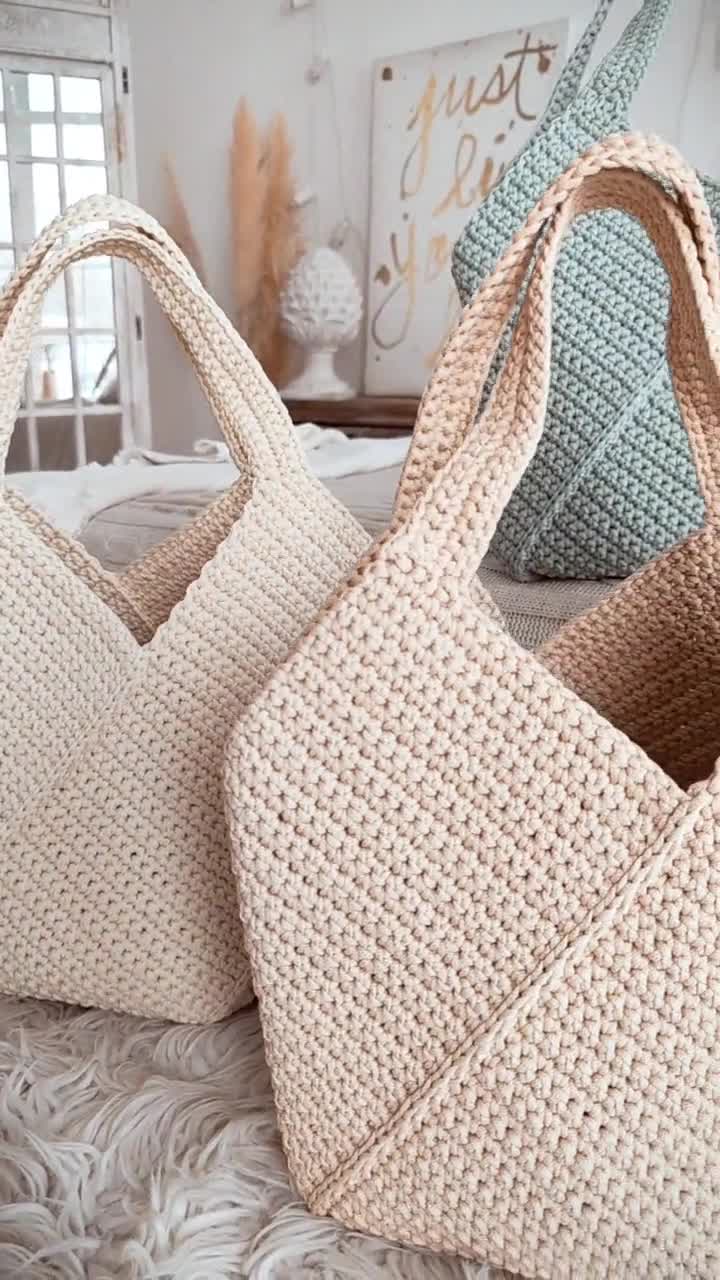 Clam Shell Crochet Purse — CraftBits.com