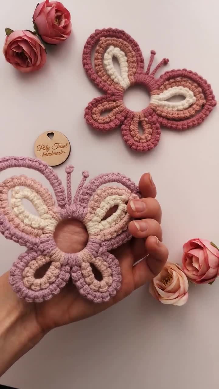 MAYJOYDIY Gancio Portachiavi A Farfalla In Legno 30x20cm - Con 5 Ganci In Lega, Rosa E Farfalla, Per Ingresso E Camera Da Letto