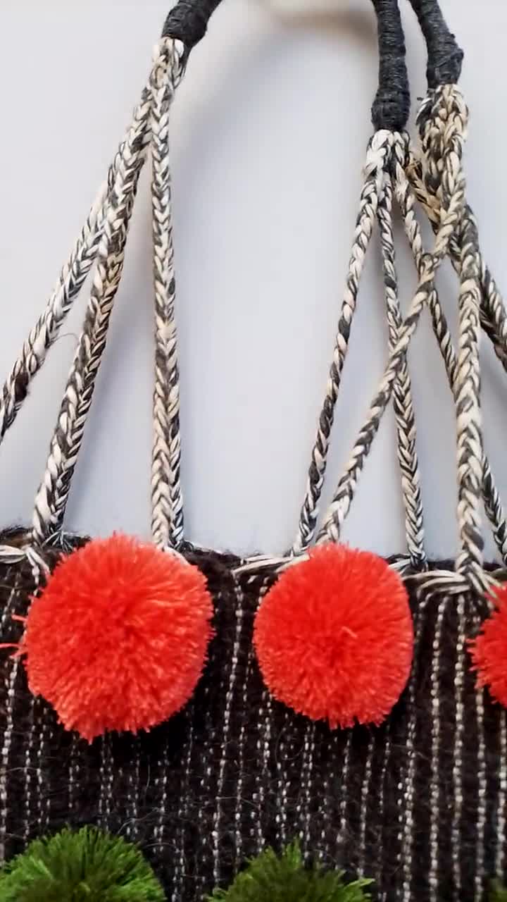 【Acho】Knitted pom pong cross bag〜マンドゥ クロスバッグ Wool Hand Stitched Tote Hand Bag With Colorful Pompom