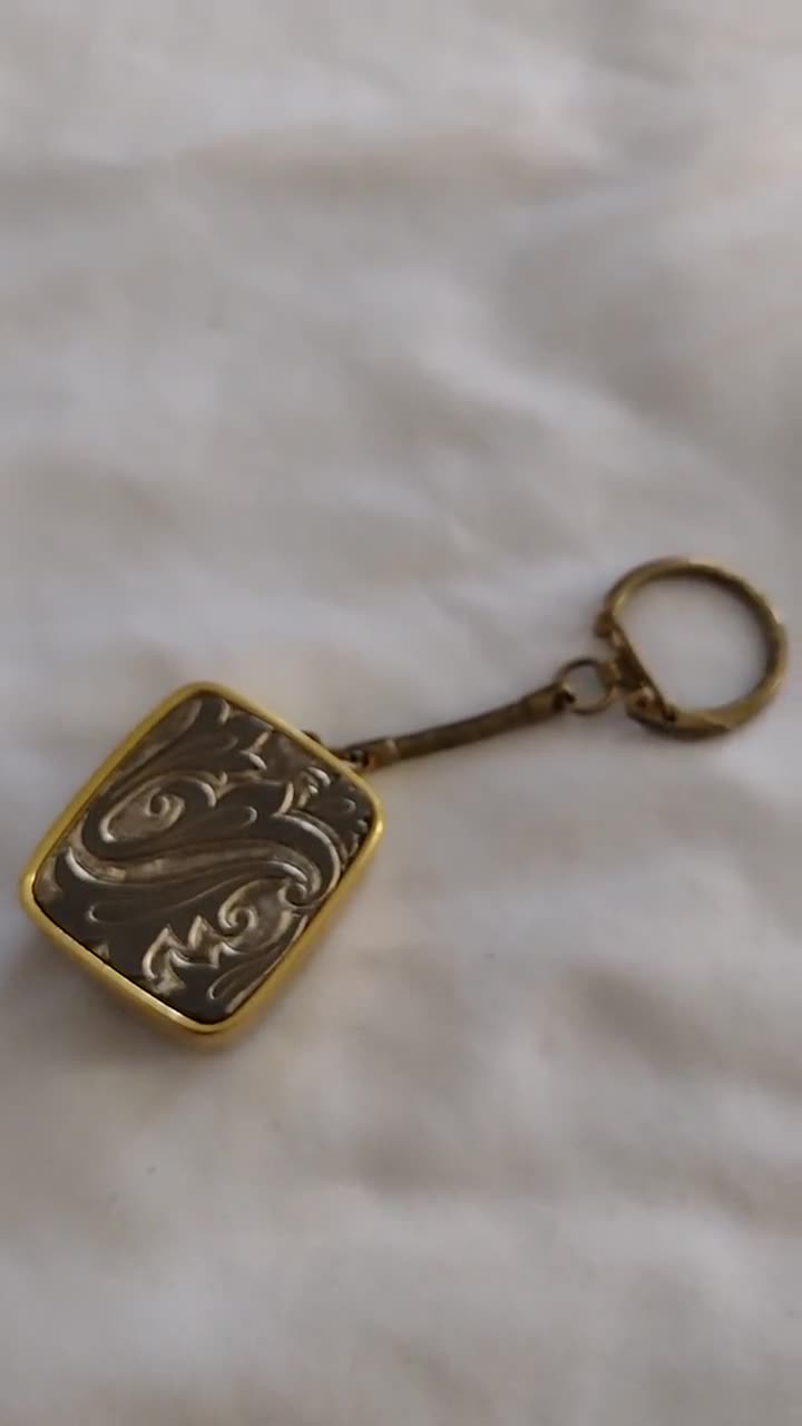 Vintage Clover Wind up Music Box Keychain - Free Shipping - Etsy Vintage Clover Wind up Music Box Keychain - Free Shipping - Etsy