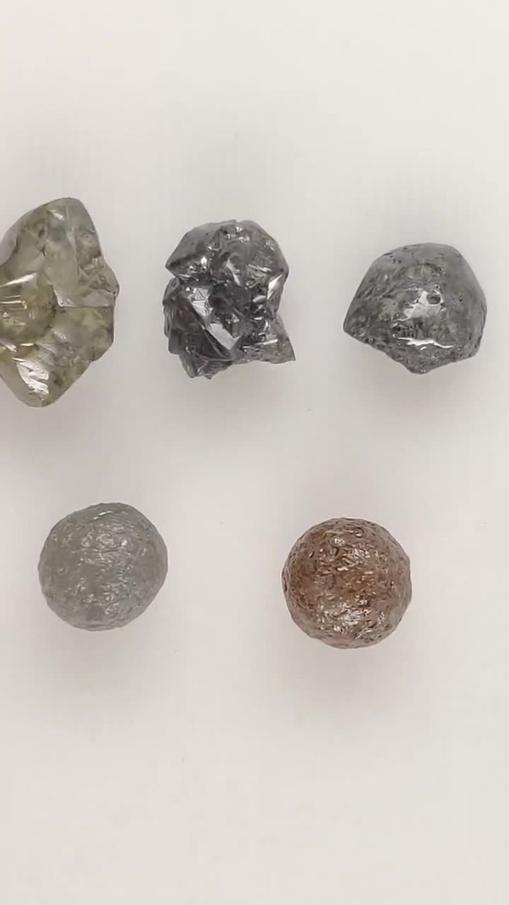 1.82 Ct, 8.6 X 6.1 X 4.4 MM, Natural Loose Rough Diamond Mix
