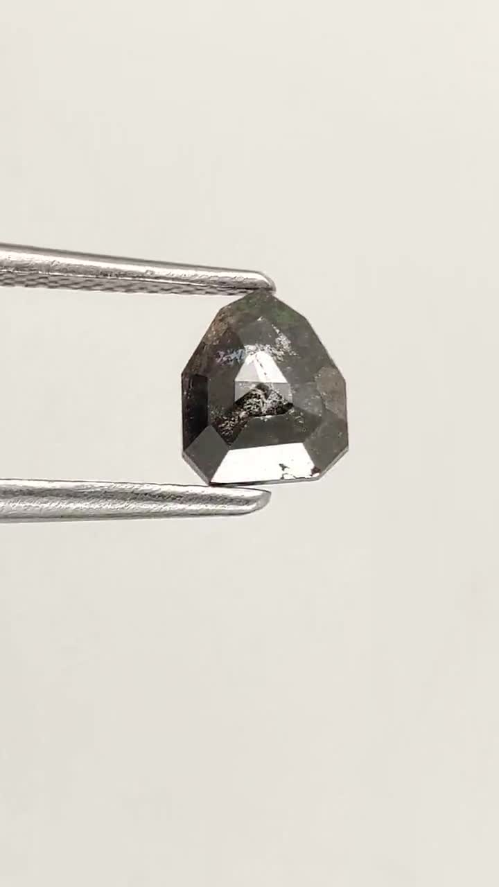 りぼん　２点 Approx. 22.0 Carat TW Multi Cut Fancy Yellow Diamond