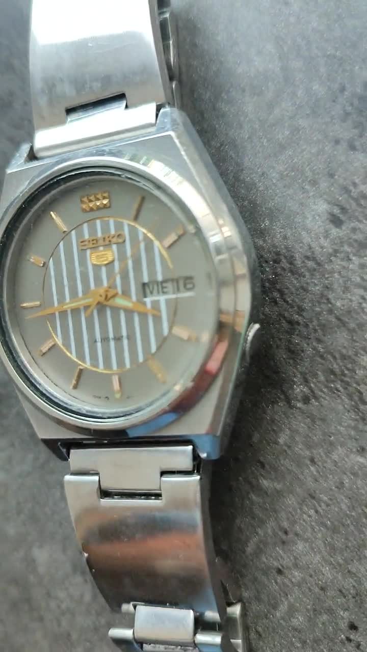 1980's SEIKO 5 Men's Watch Vintage Japanese Mechanical