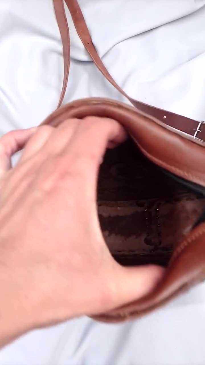 Round Leather Artesanal Top Zipper Shoulder Bag Handcrafted