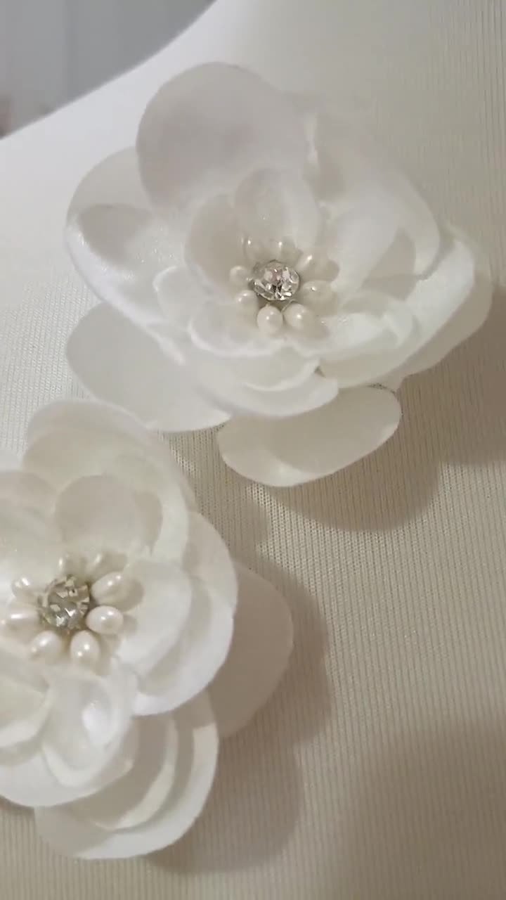 10 Fiori In Chiffon Verde Pallido Con Perle E Strass | Applicazioni Per Decorazioni Fai Da Te E Matrimoni