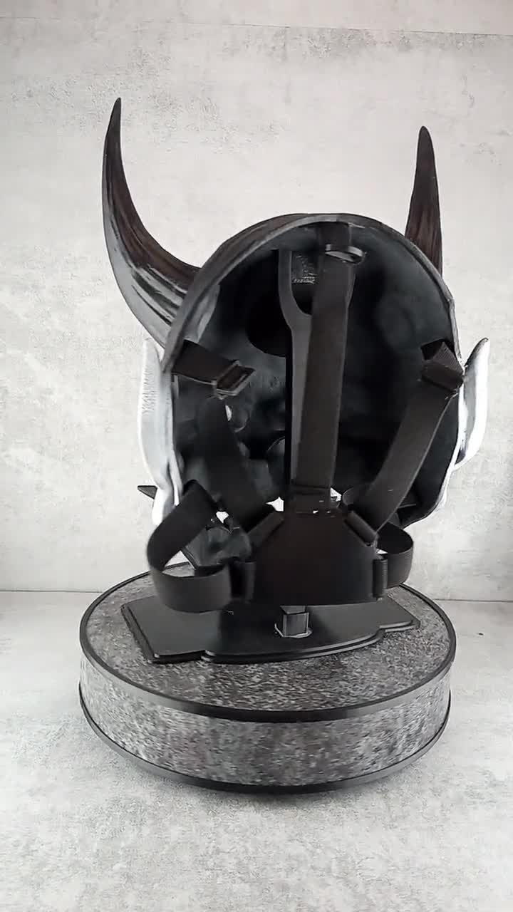 Black-white Mask With Cracks,traditional Japanese Hannya