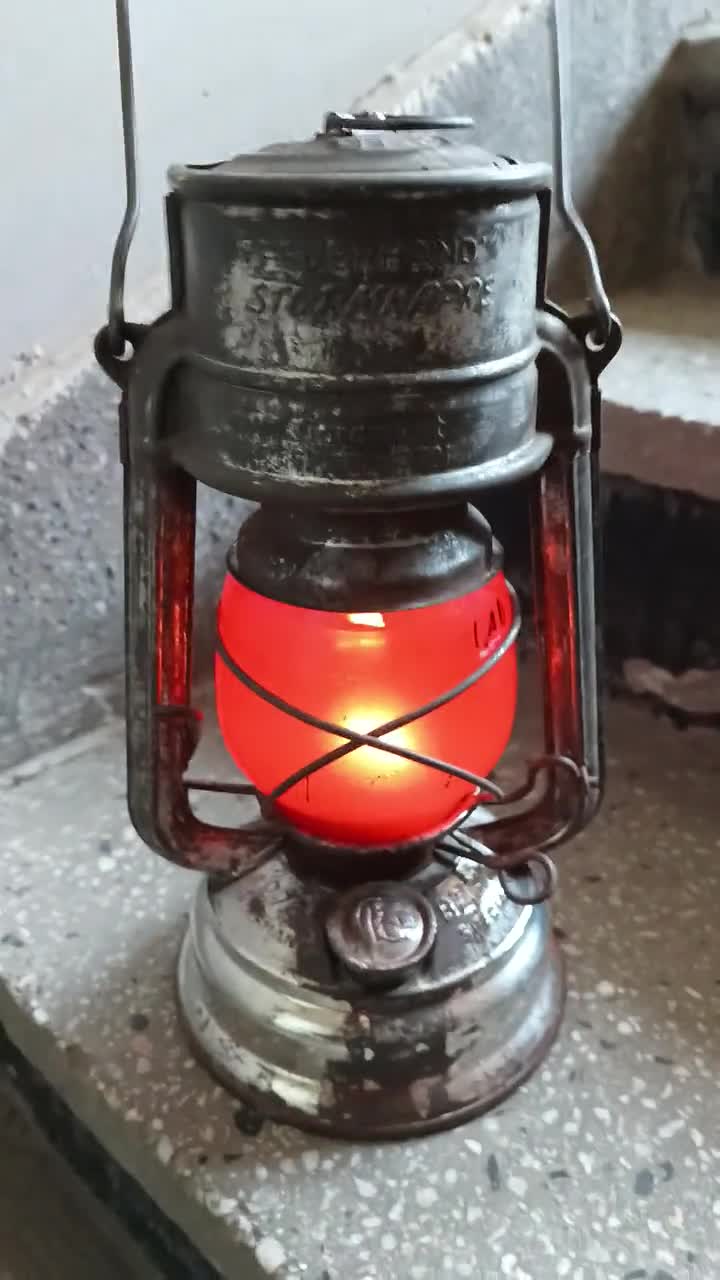 Feuerhand Sturmkappe 276 Baby Special Red Original Globe
