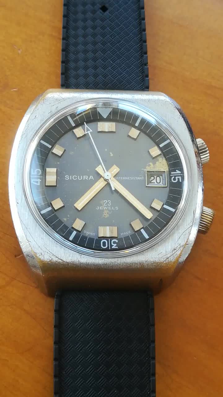巨大なSICURAダイバーズウォッチ、ヴィンテージ、40 x 44 mm、1970年頃