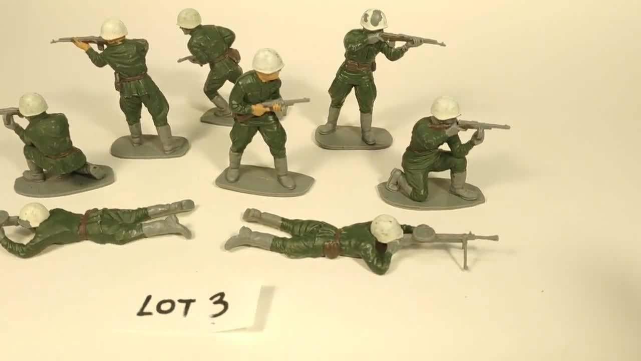 8 Vintage Airfix Toy Soldiers, Part-painted WW2 