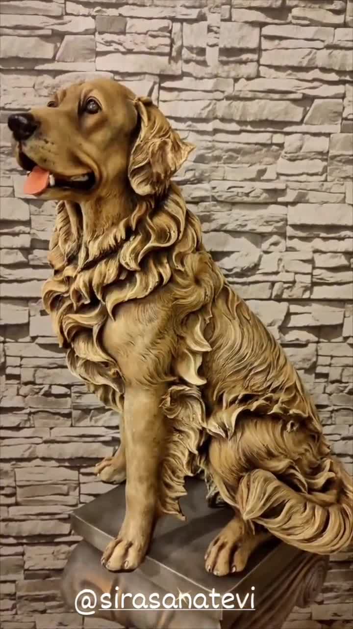 リアルなゴールデンレトリバーの像：耐水性ガーデンオーナメント