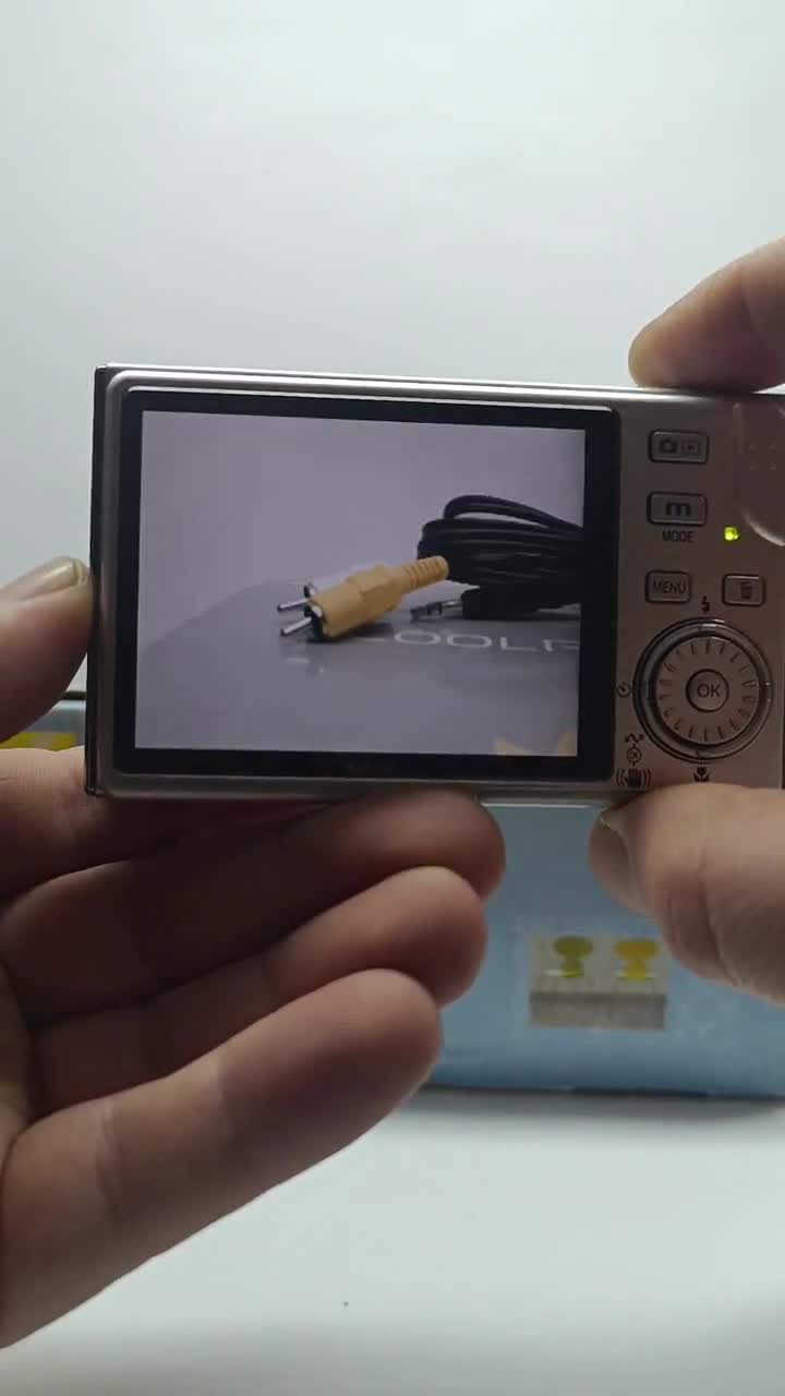 Nikon Coolpix S7 Digital Camera Silver 7.1 MP - Full Set of