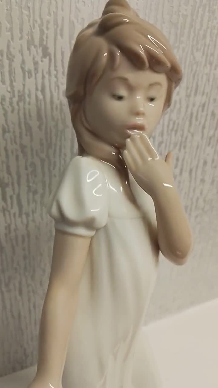 Vintage Lladro NAO Girl Yawning Figurine – Ready for Bed
